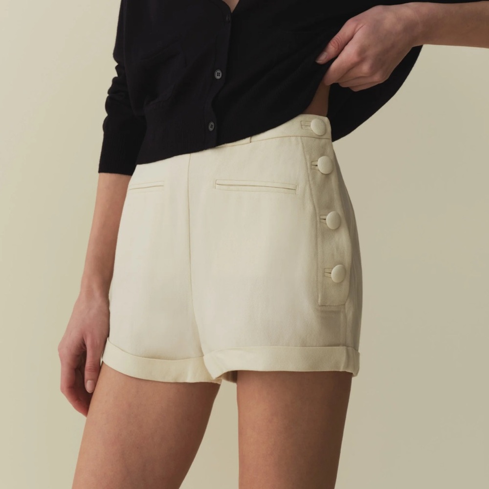 Doen Avon Short In Magnolia